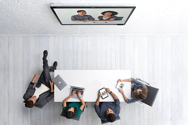 Equipes virtuais podem colaborar em qualquer lugar Equipes virtuais podem colaborar em qualquer lugar